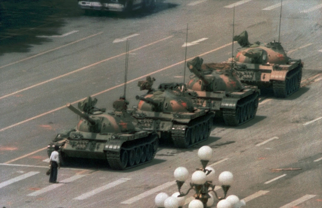 Homme seul face aux chars en 1989