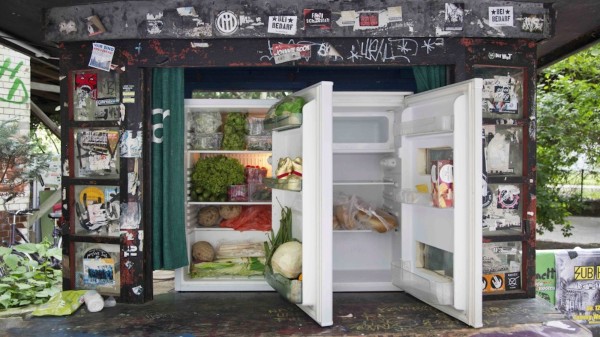 Un frigo en libre service à Berlin