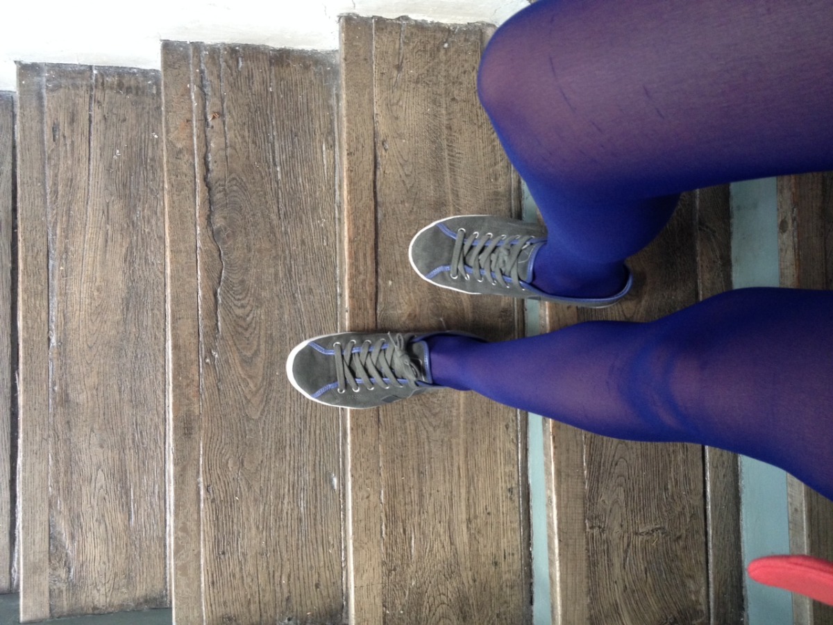 collants violets violet jambes violettes