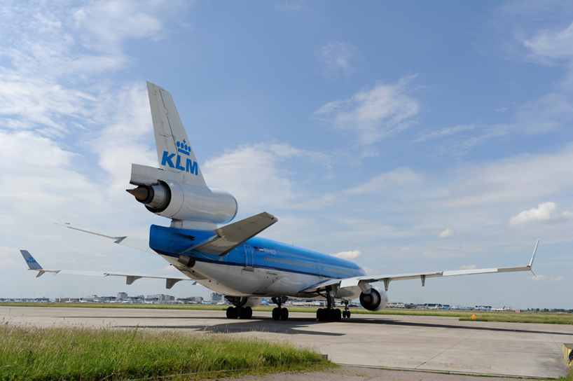 airbnb-KLM-plane-apartment-designboom-08