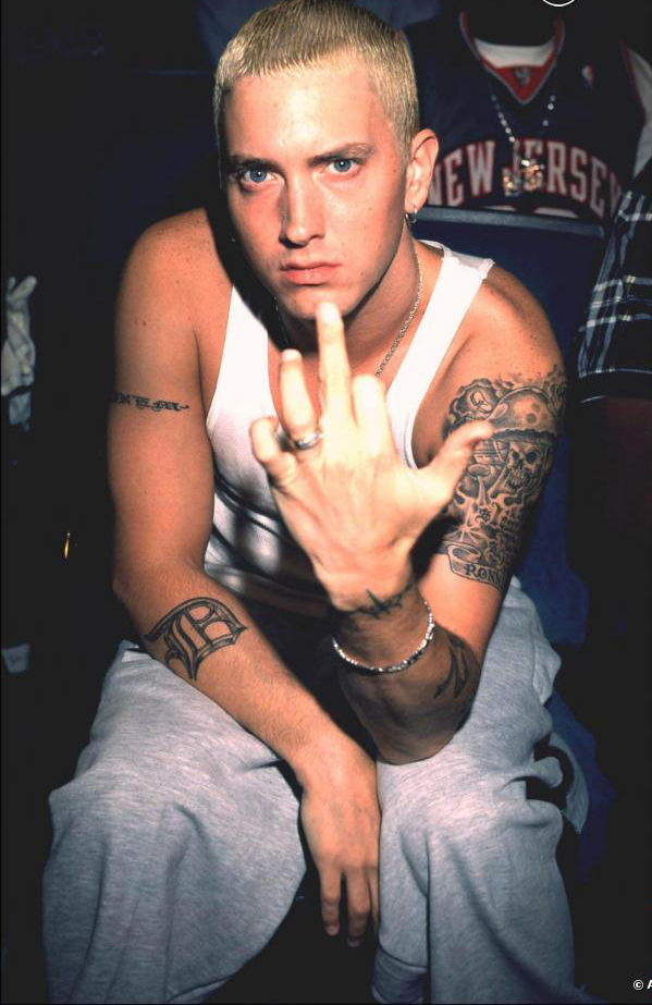 421166-eminem-en-2000-637x0-3