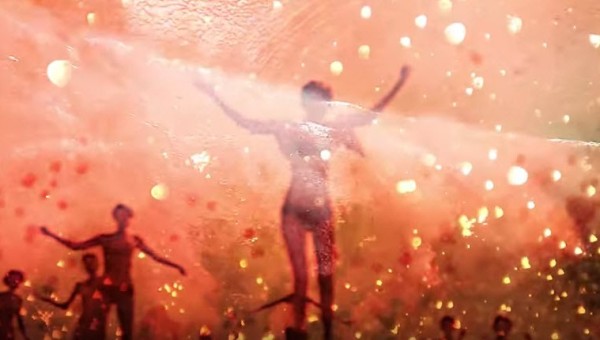 Foals-A-Knife-In-The-Ocean-759x430