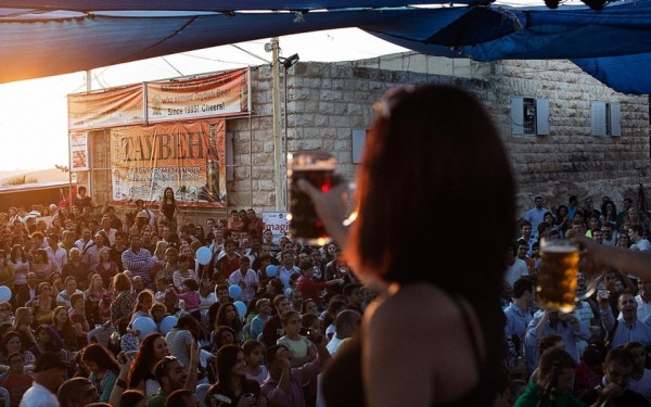 http://america.aljazeera.com/content/ajam/articles/2013/10/4/a-change-of-sceneforpalestineasoktoberfest/jcr:content/mainpar/adaptiveimage/src.adapt.960.high.oktoberfest_palestine.1380980744585.jpg