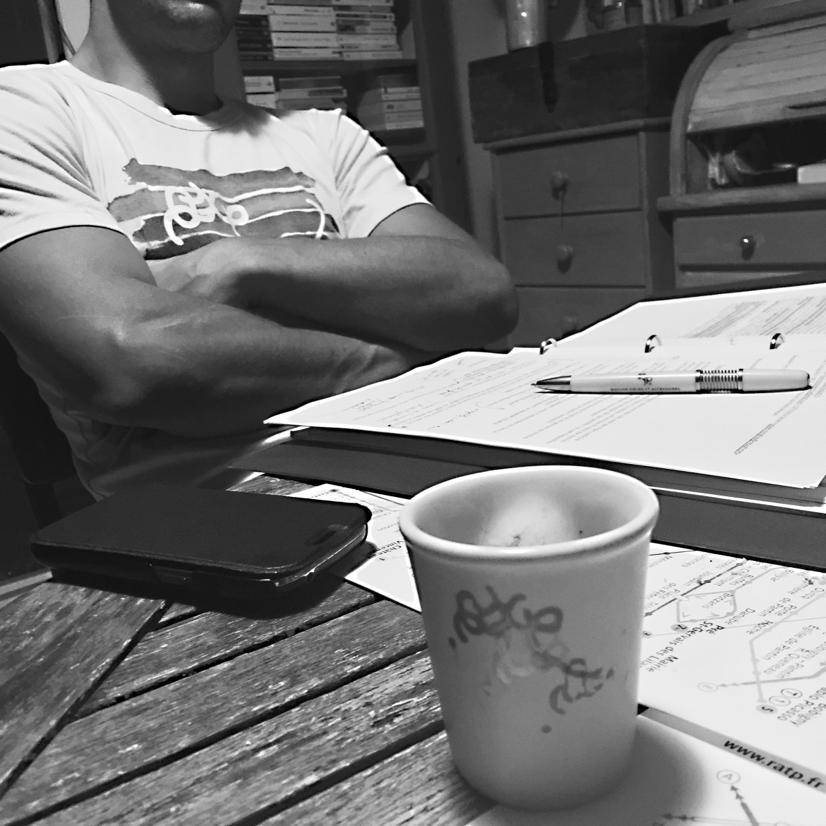 Azyle tasse anonyme noir et blanc