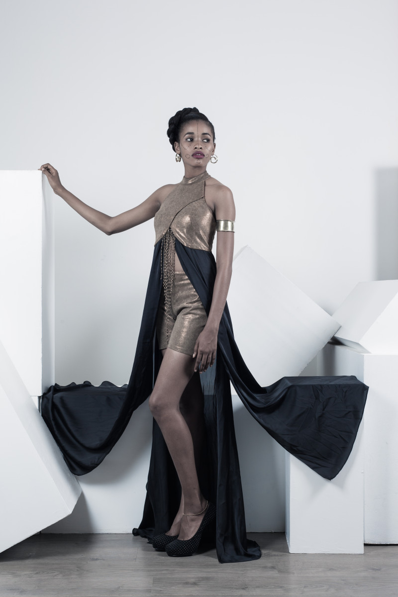 Pièce de la collection "Face to Faith" d'Alia Baré