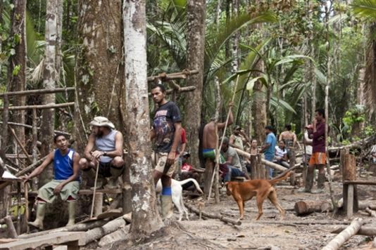2009 - Orpilleurs clandestins arrêtés par les forces françaises / AFP / Jody Amiet
