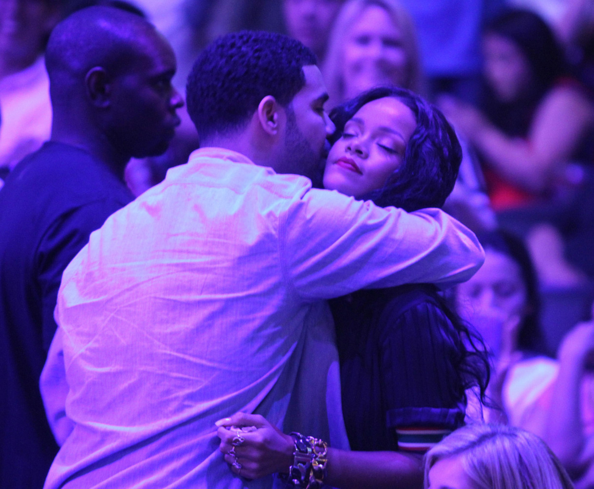 Drake Riri Drake fête l'anniversaire de Rihanna sur scène avec un medley de leurs ...