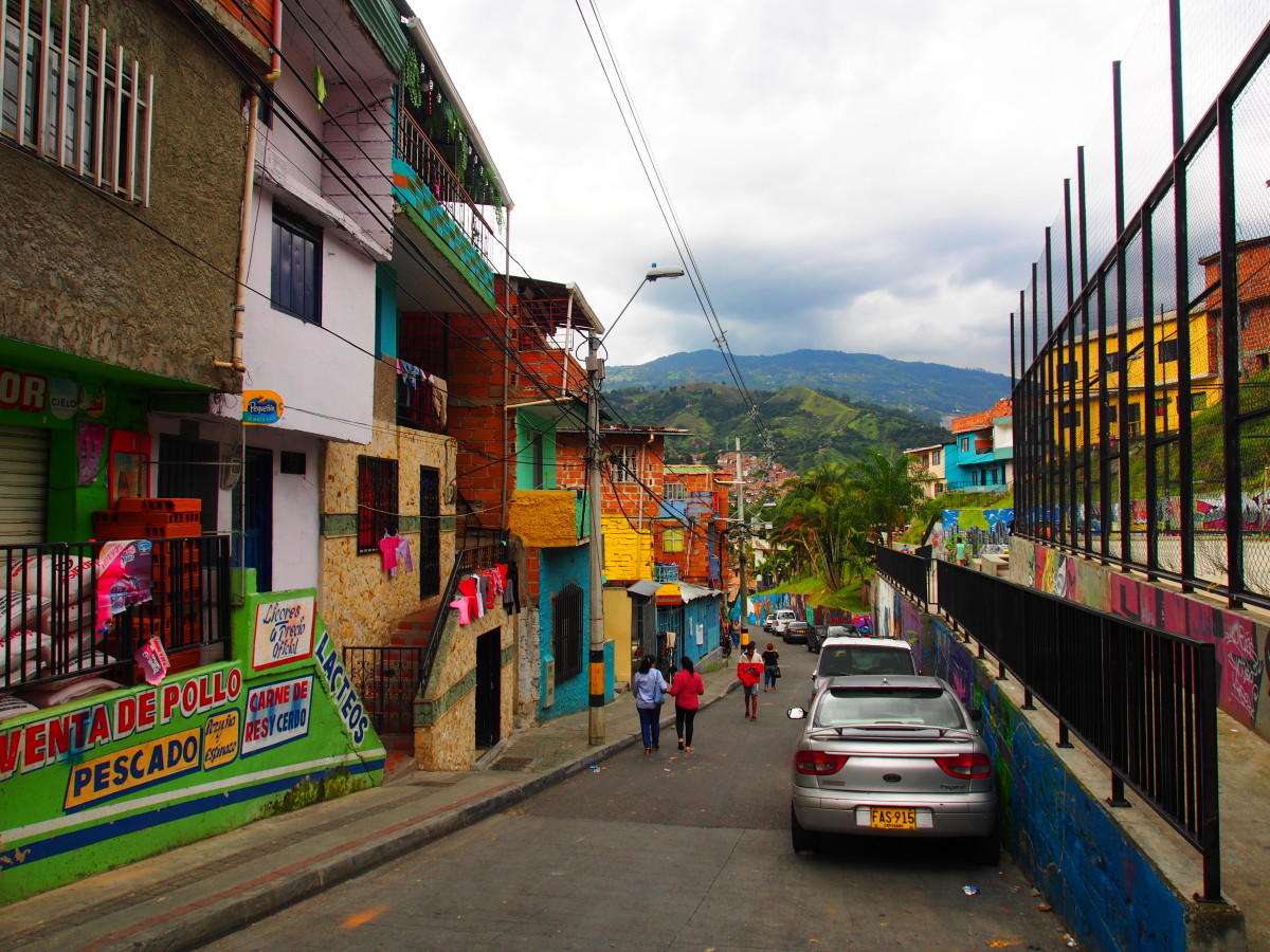 Rue de la Comuna 13, repeinte