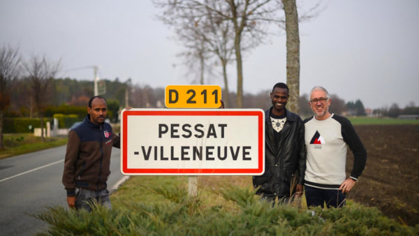 home-clique-tv-refugies-chateau-pessat-villeneuve_3