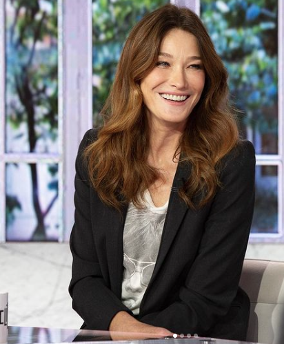Clique-tv-clique-avec-carla-bruni