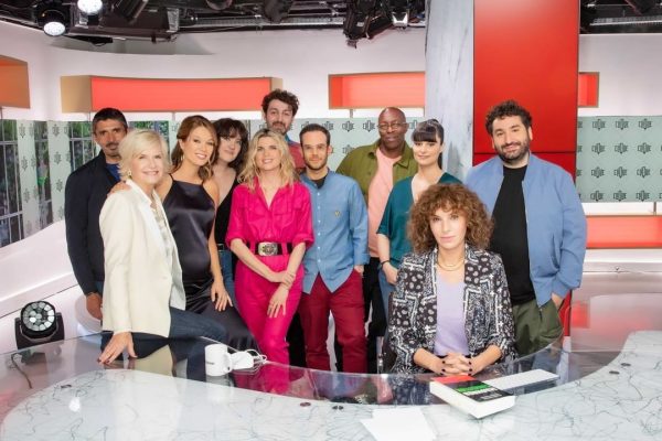 clique-tv-clique-avec-anne-depetrini-et-hollysiz