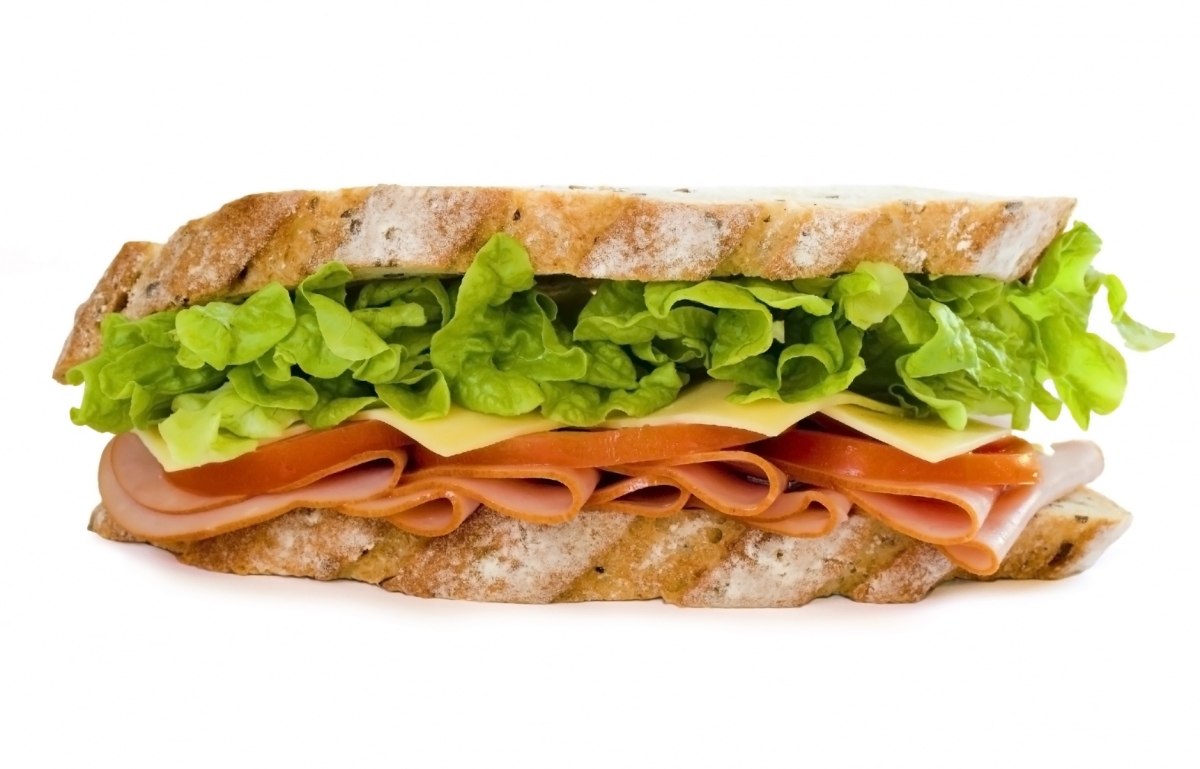 photo d'un sandwich jambon beurre salade laitue tomate