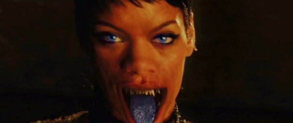 Photo de Rihanna Moonquake