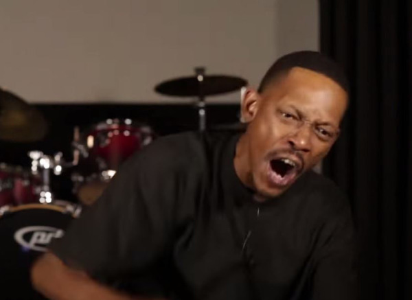 Capture d'écran vidéo du rappeur Kurupt qui s'énerve en interview