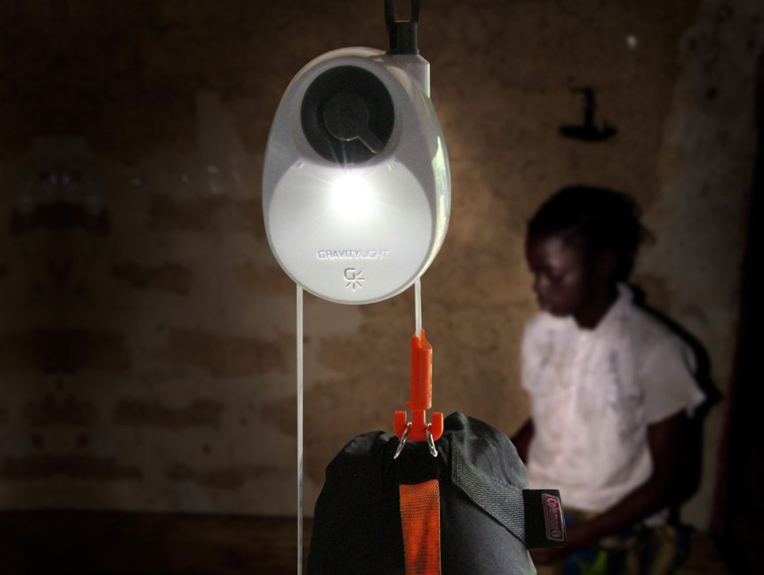 Une lampe sans électricité : de la lumière pour tous et à bas prix