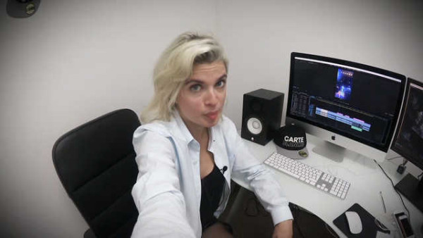 HollySiz Carte Blanche