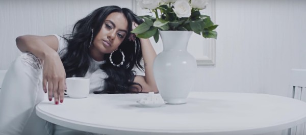 Bibi Bourelly clique tv