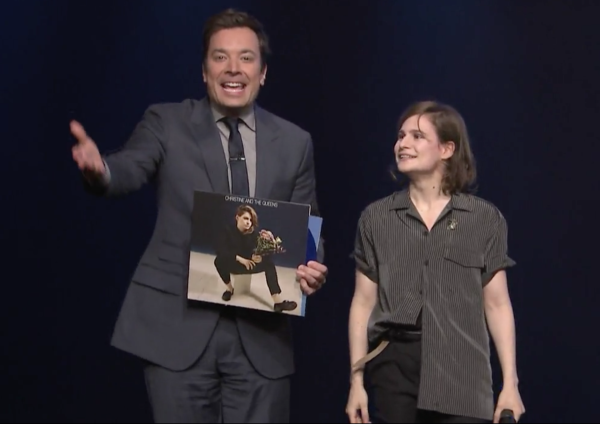 Jimmy Fallon le présentateur américain avec la chanteuse française Christine and The Queens