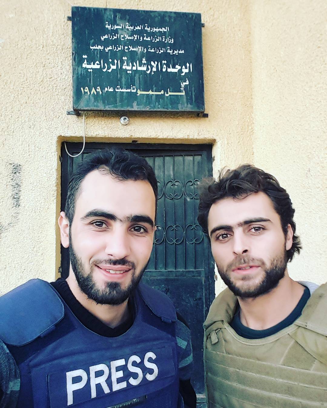 Hadi Abdullah et son caméraman Khaled al-Issa dans la banlieue d'Alep après sa libération temporaire