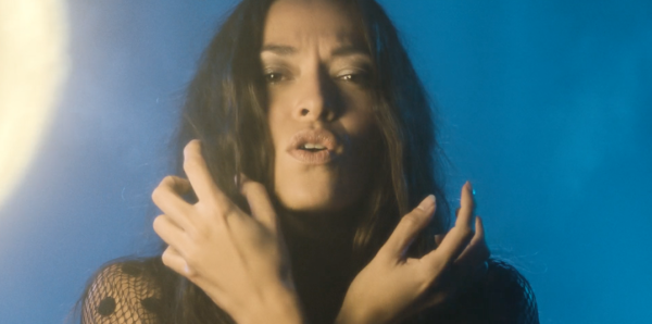Image extraite du clip "Haze" de Mai Lan