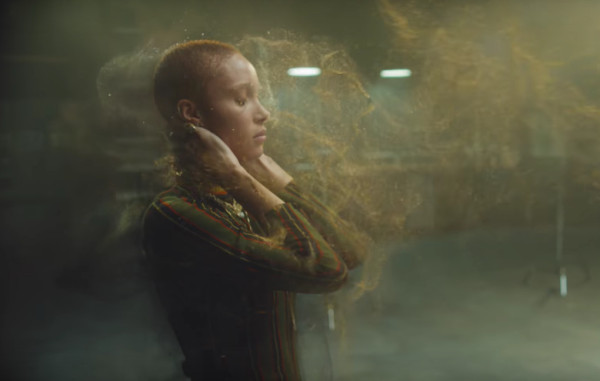 Sampha image extraite du clip no one knows me