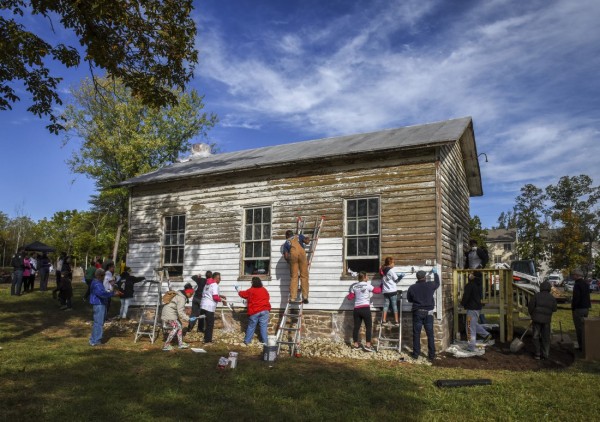 ASHBURN, VA - OCTOBER 9:
A group tackles painting the exterior as volunteers gather to restore the Ashburn Colored School, a nineteenth-century schoolhouse recently vandalized with racist symbols and hate language, on October, 09, 2016 in Ashburn, VA.  
(Photo by Bill O'Leary/The Washington Post via Getty Images)