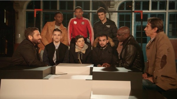 Le plateau du Gros Journal sur le terrain d'une cour d'école