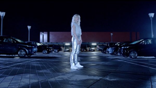 clique-home-tv-le-clip-du-jour-fox-le-nouveau-single-dhollysiz