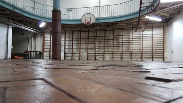 home-clique-tv-terrain-de-basket