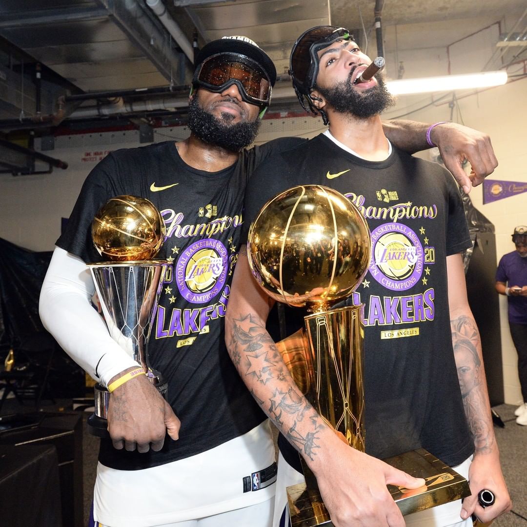 LeBron James et les Lakers remportent un trophée tout neuf - RTN