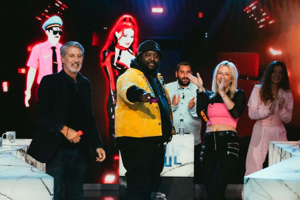 clique-avec-antoine-de-caunes-dina-et-christophe-de-jaeger