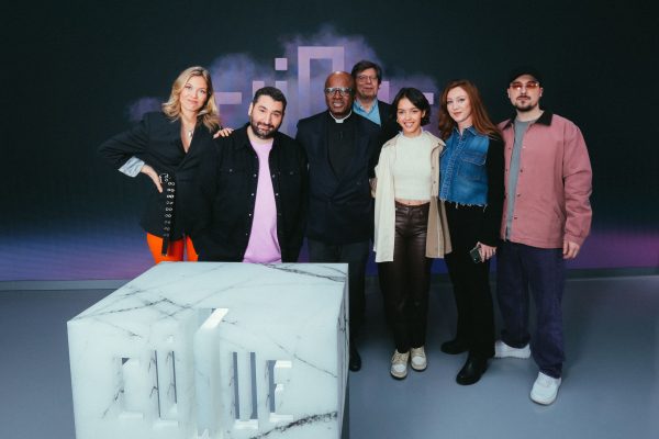 clique-avec-lyna-khoudri-et-pere-aurelien